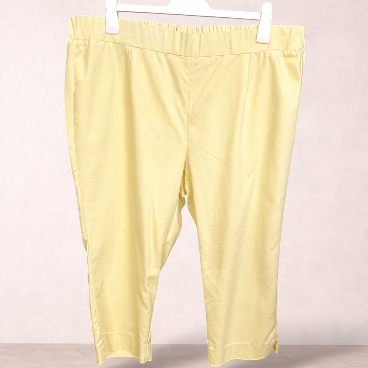 Beme Yellow Capri Pants | Plus Size 16