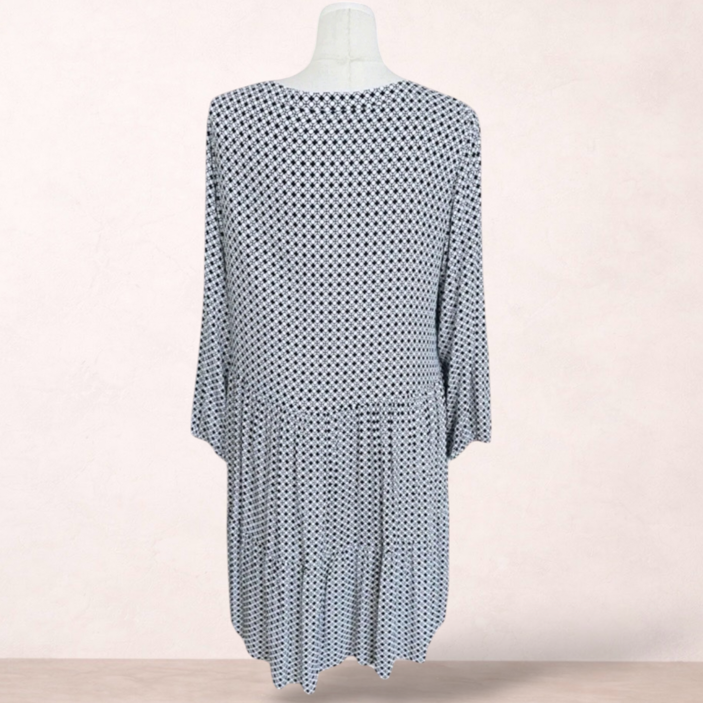 Avella Black & White Button Dress | Plus Size 16