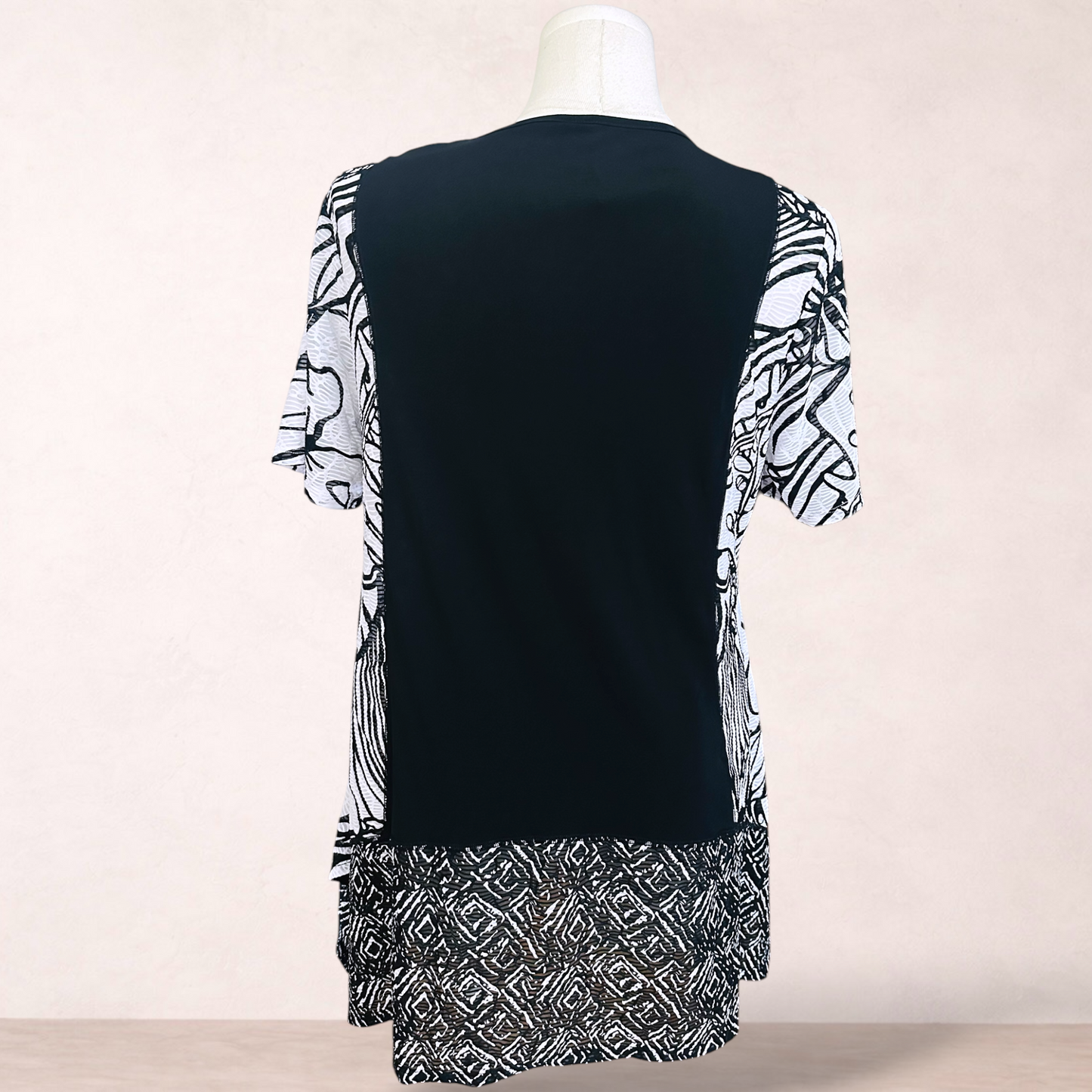 Taking Shape Black & White Tunic Top | Plus Size S 16/18