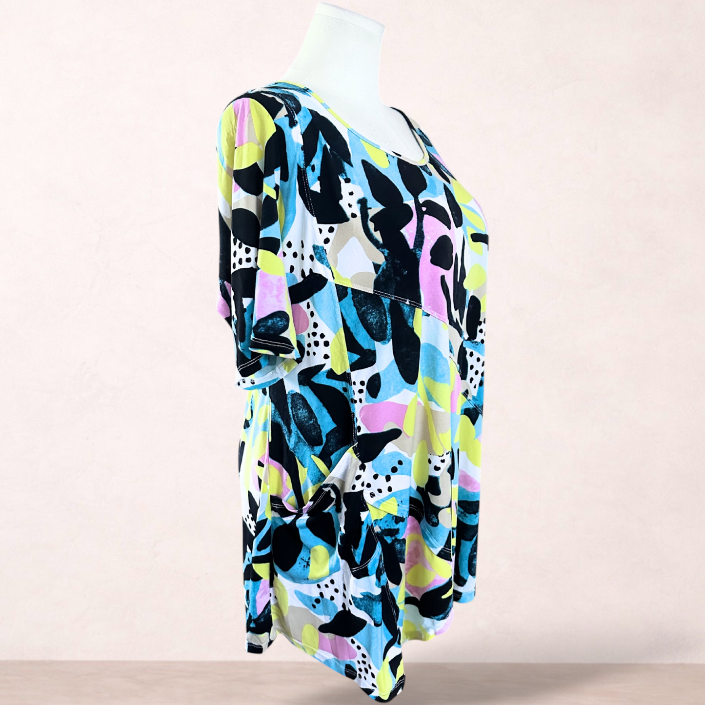 Taking Shape Abstract Top | Plus Size XS 14/16