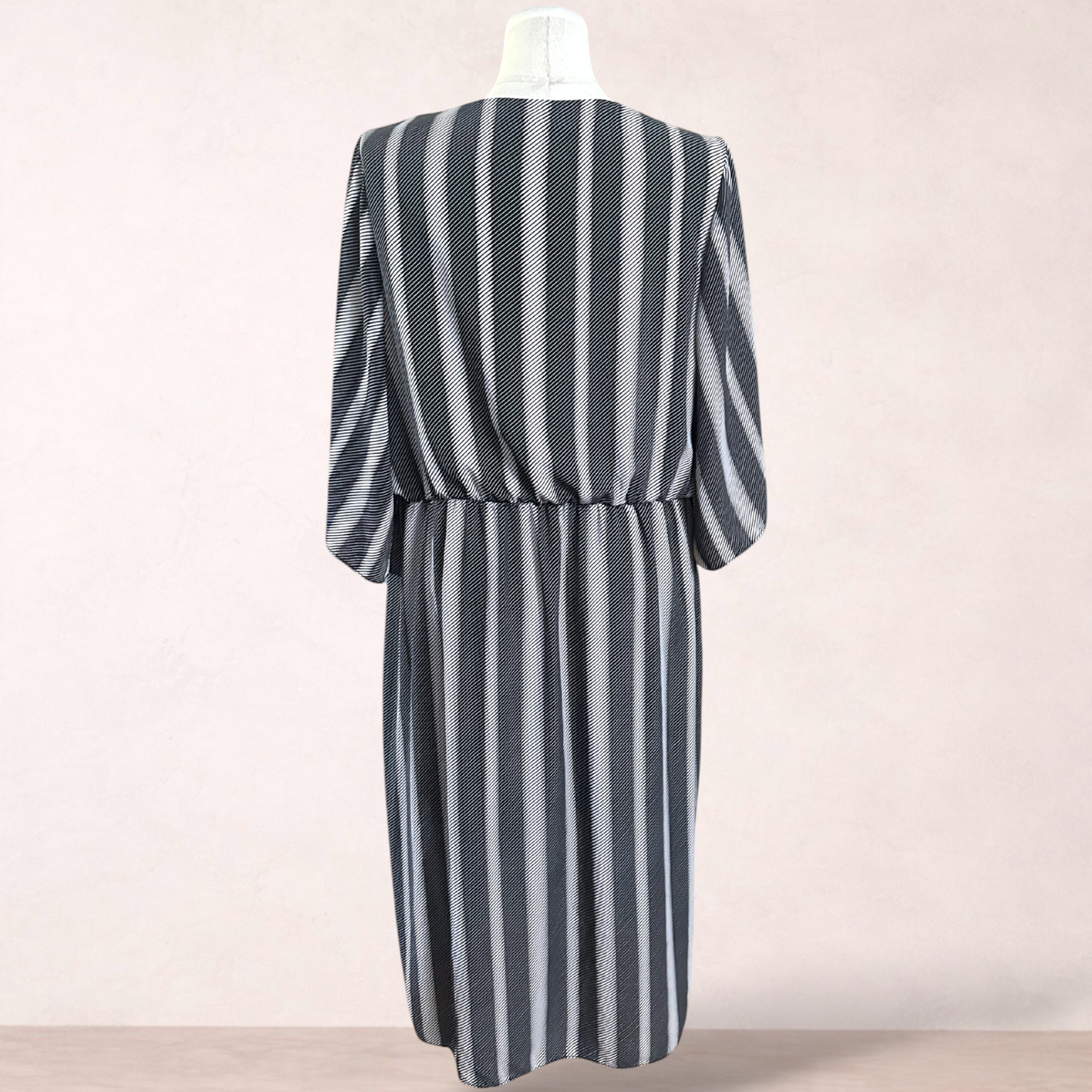 City Chic Twist Front Midi Dress | Plus Size XL/22
