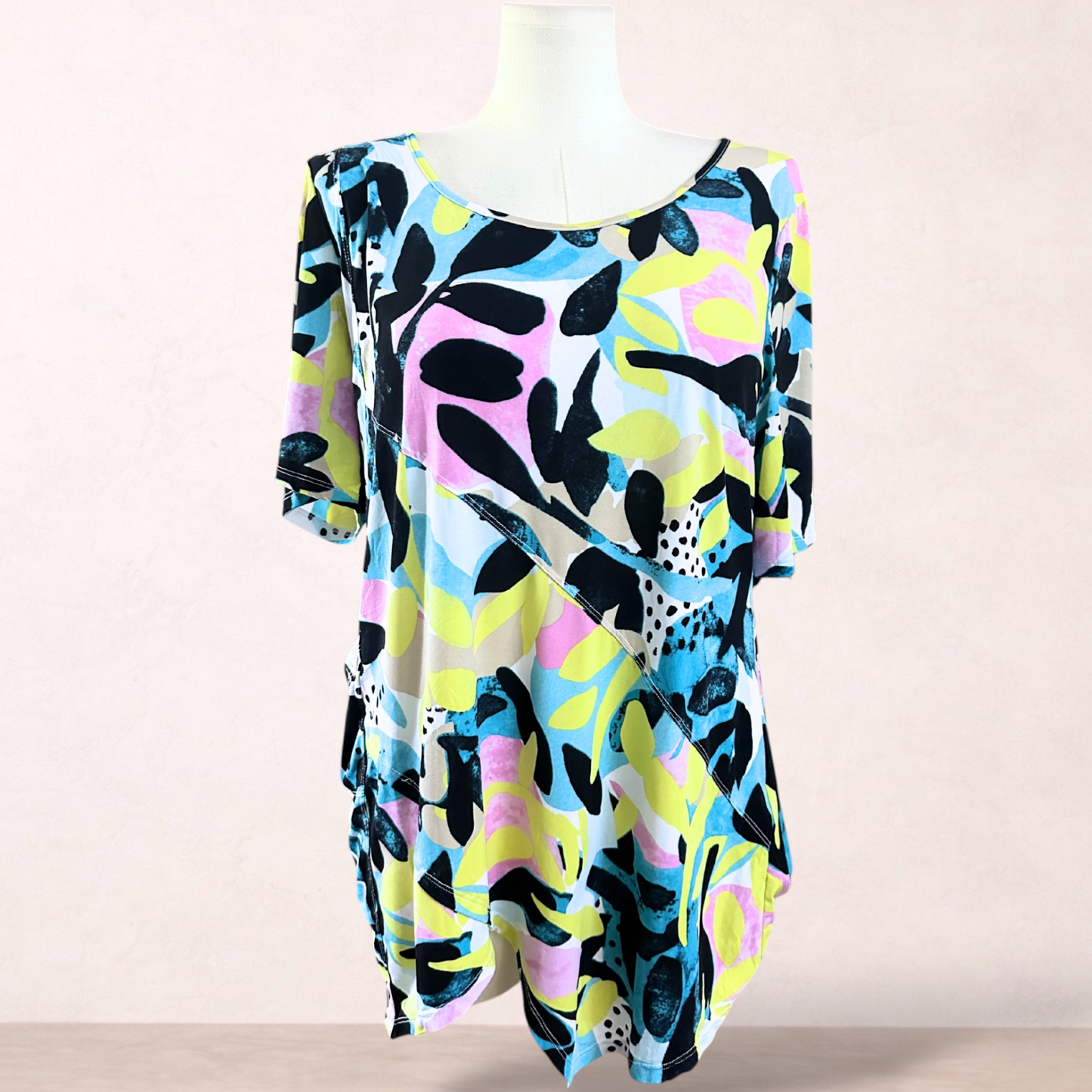 Taking Shape Abstract Top | Plus Size XS 14/16