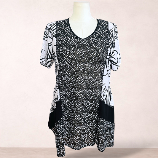 Taking Shape Black & White Tunic Top | Plus Size S 16/18