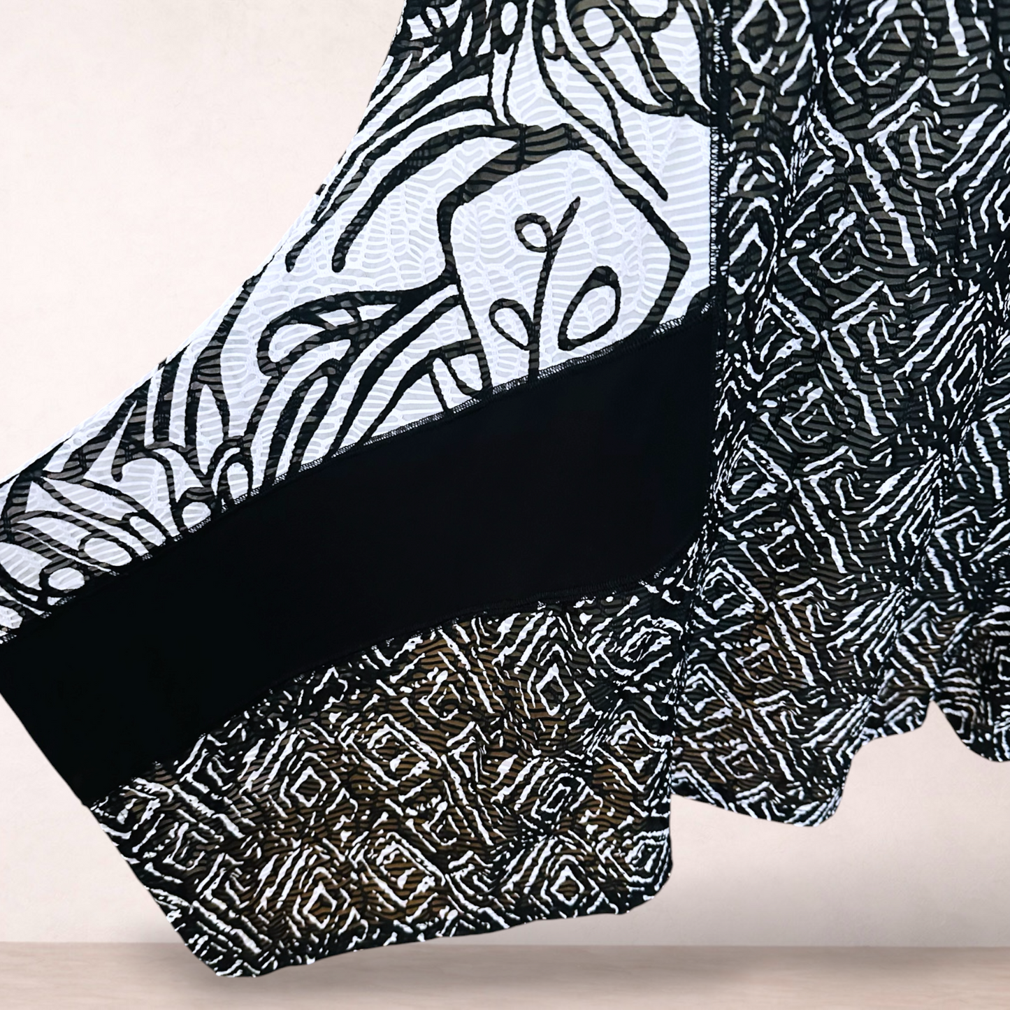 Taking Shape Black & White Tunic Top | Plus Size S 16/18