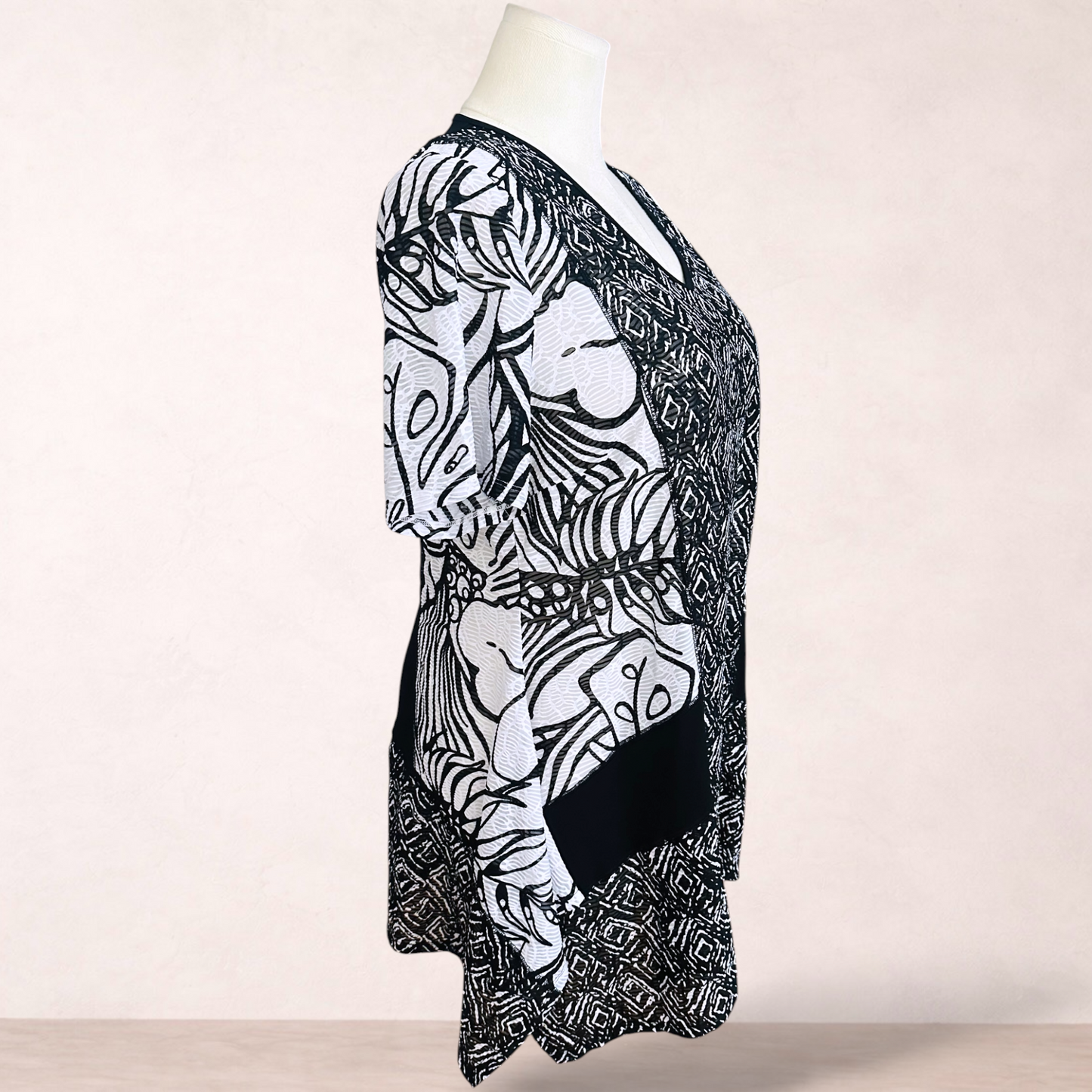 Taking Shape Black & White Tunic Top | Plus Size S 16/18