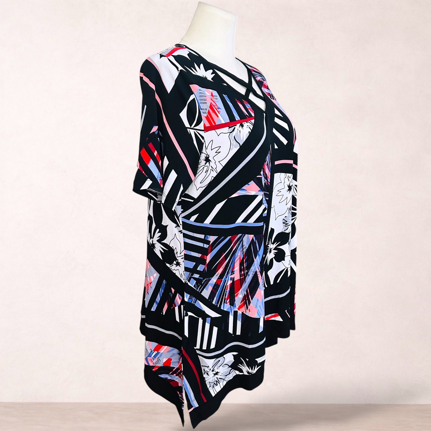 Taking Shape Abstract Floral Tunic | Plus Size S 16/18