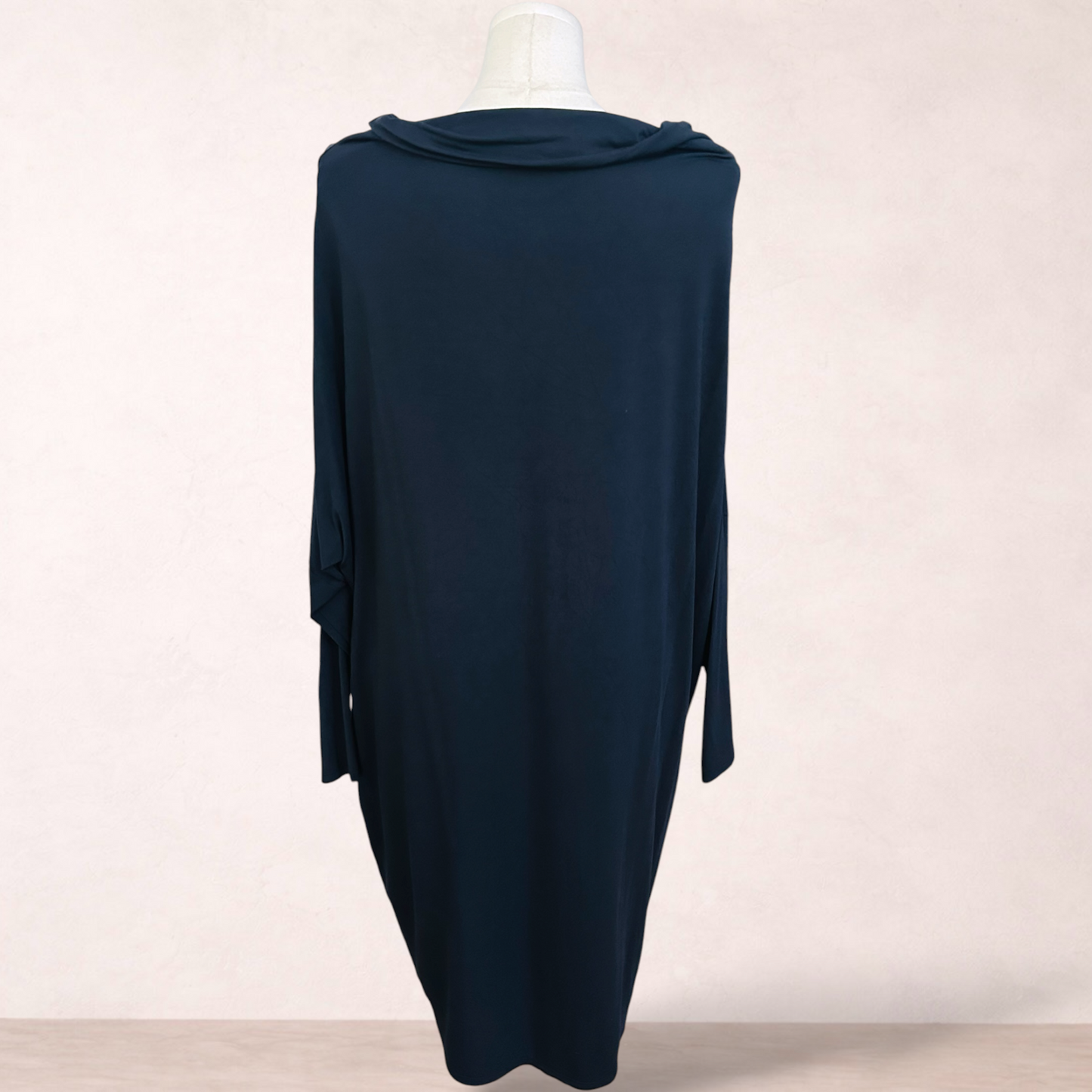 Intimo Black Relaxed-Fit Midi Dress | Size XL 16/18
