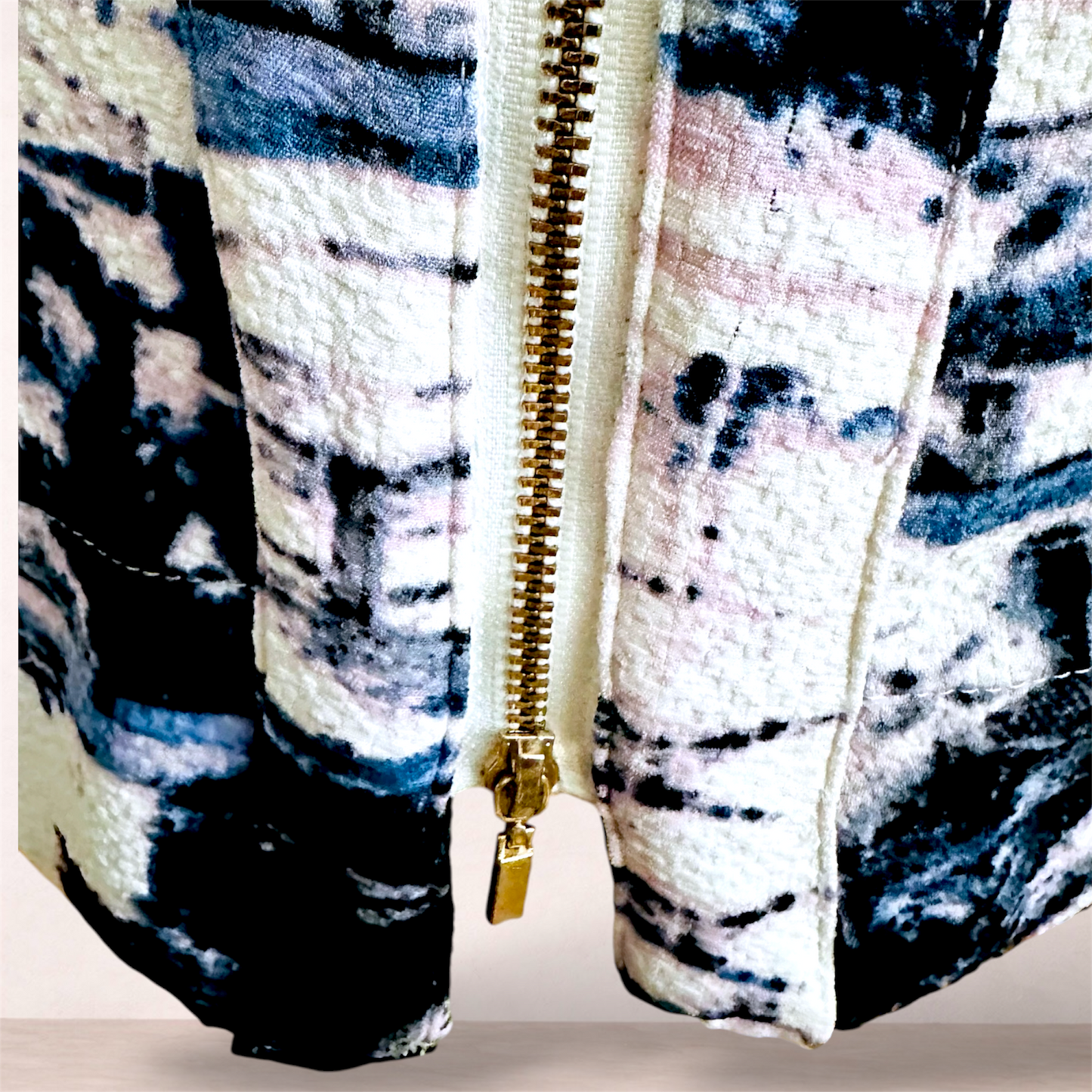 Yours Sincerely Print Side Zip Top | Size 16